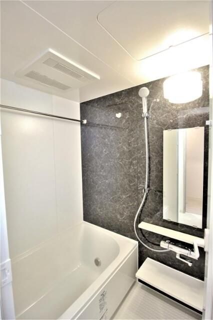 バス・シャワールーム　ゆったり過ごせるお風呂です