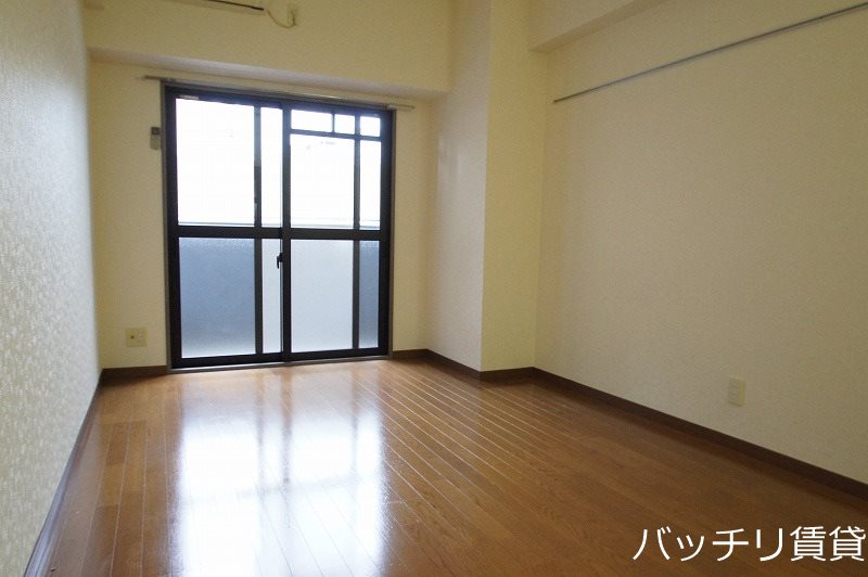 居室・リビング　別号室写真の為現況を優先致します