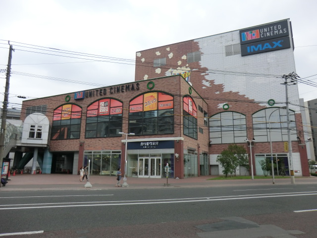 コンビニ　セブンイレブン（コンビニ）まで65m