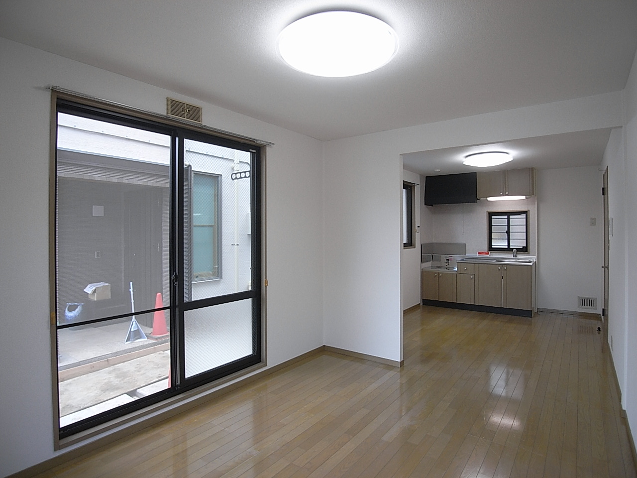 居室・リビング　LDKの真ん中に壁あり