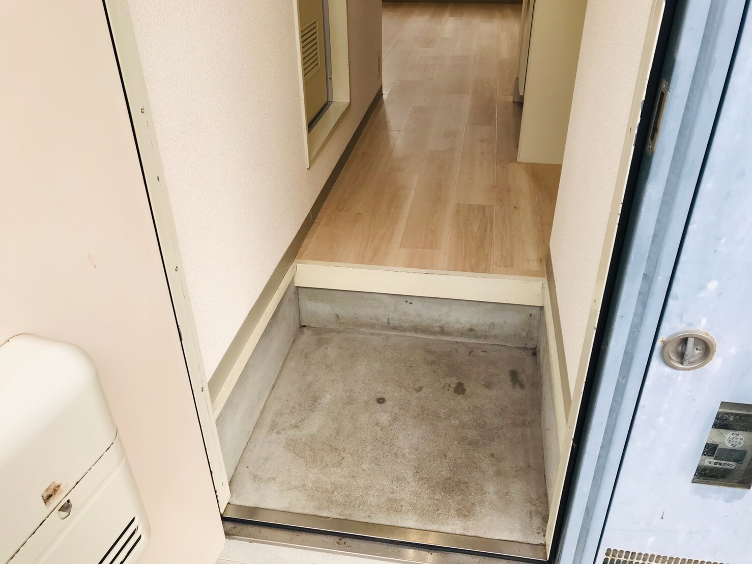 Nマンションの玄関写真