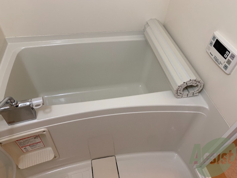 バス・シャワールーム　追い焚き機能が付いているのでいつでも温かいお風呂に入れますよ