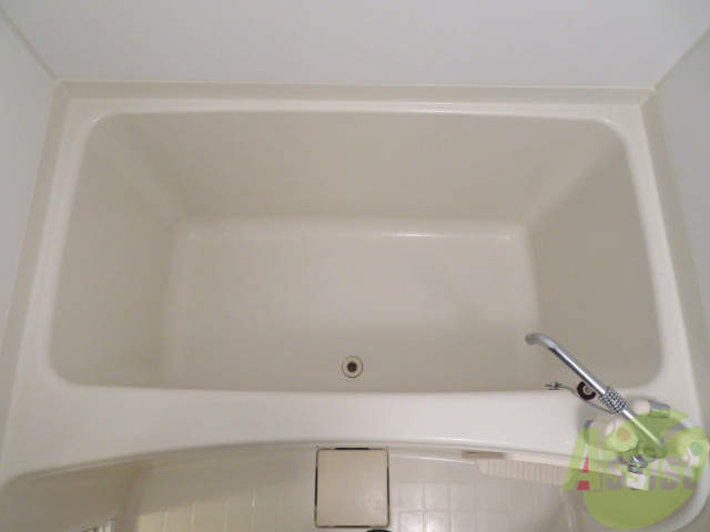 バス・シャワールーム　バスルームはこちらです。広々としてゆったり休めます。