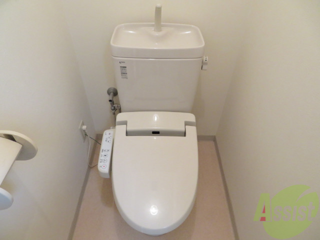 トイレ　ウォシュレット機能がついたトイレです。安心して使用できますね