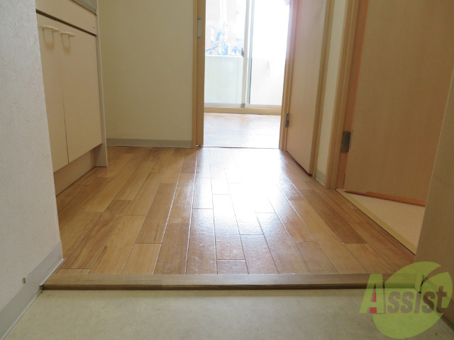 玄関　玄関の様子です。明るい印象ですね。気分もあがりそう。