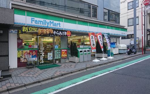 コンビニ　ファミリーマート 東京医科大学前店（コンビニ）まで136m