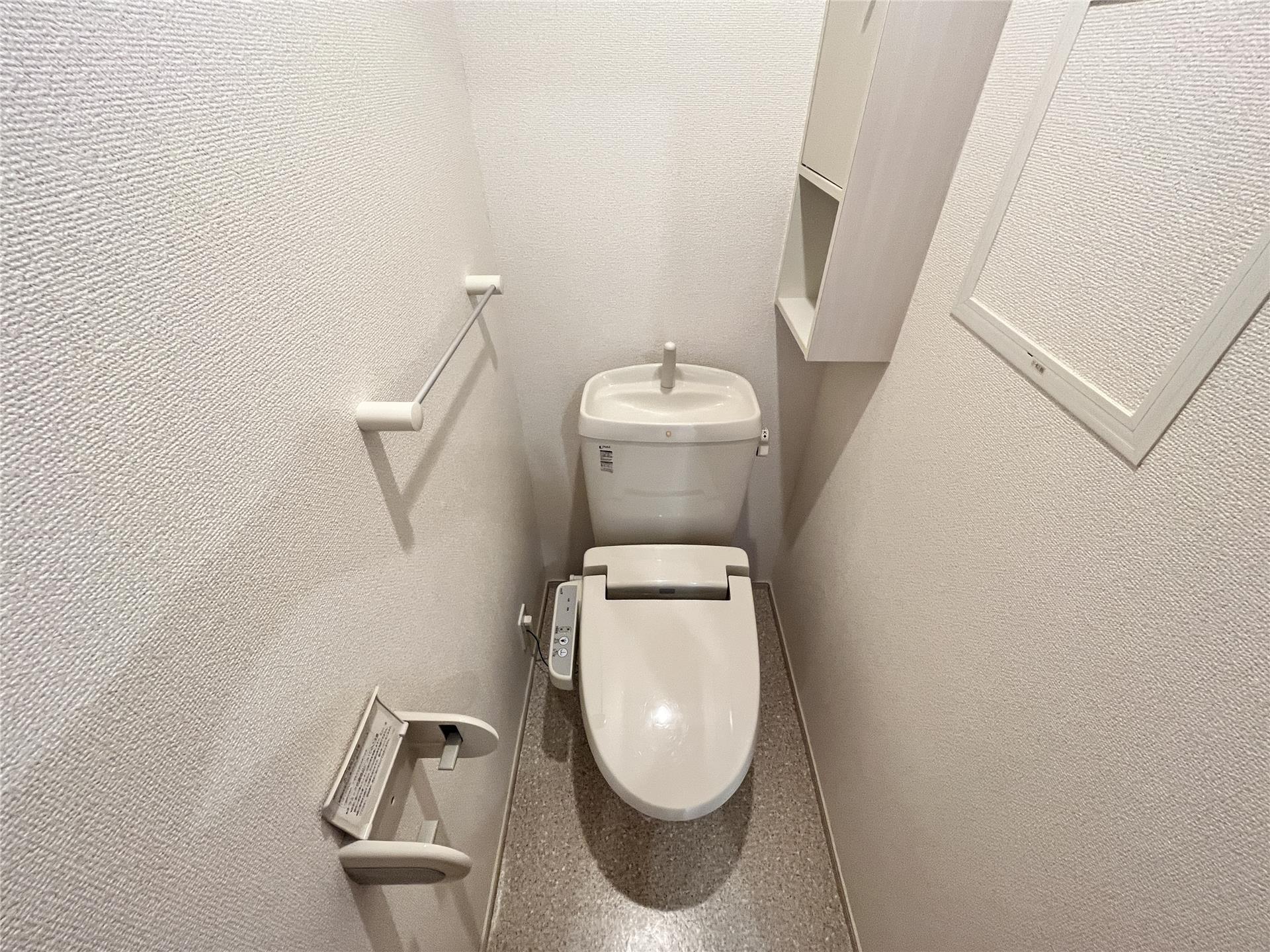 トイレ　温水洗浄暖房便座付トイレ