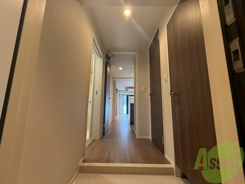 玄関　玄関から撮影しました。お部屋の明るさも伝わりますね。