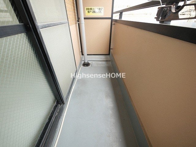 バルコニー　バルコニーからの眺めを楽しみながら食事をしませんか