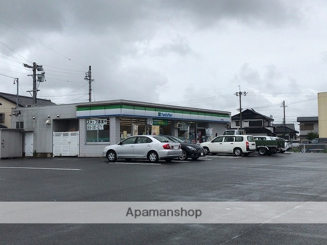コンビニ　ファミリーマート（コンビニ）まで338m