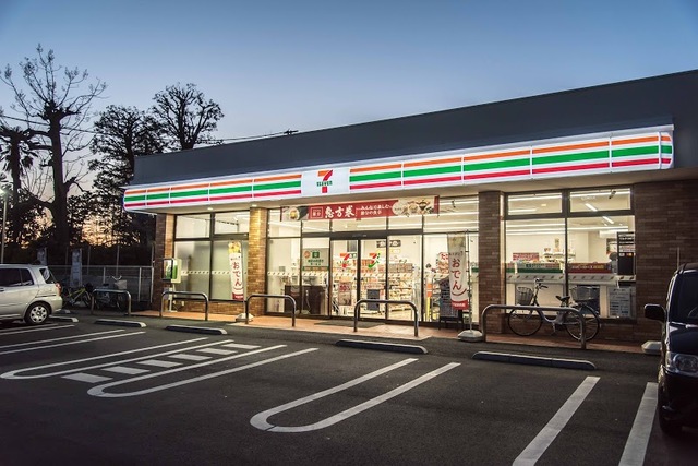 コンビニ　セブンイレブン国立谷保南店（コンビニ）まで698m