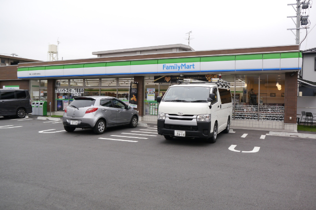 コンビニ　ファミリーマート徳重・名古屋芸大駅西店（コンビニ）まで451m