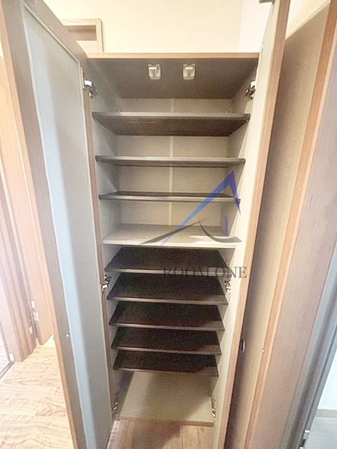 玄関　玄関収納です。