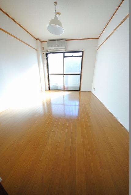 居室・リビング　写真は３０５号室