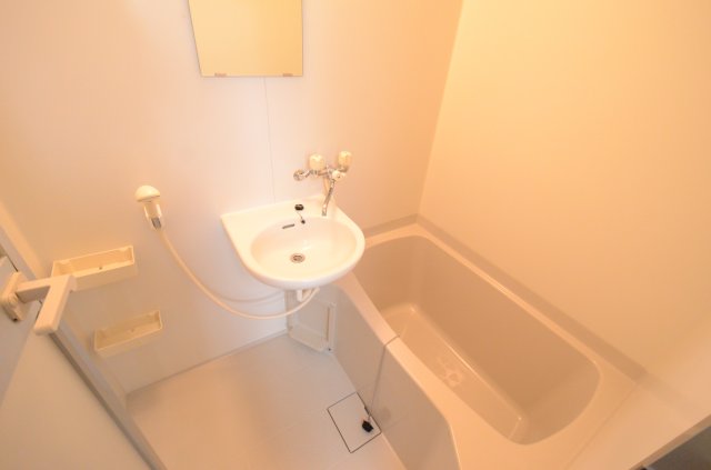 バス・シャワールーム　バストイレ別でおすすめです！