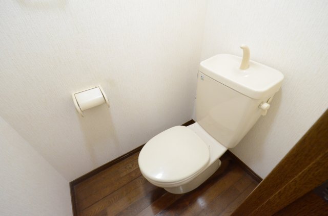トイレ　温水洗浄便座機能付き♪