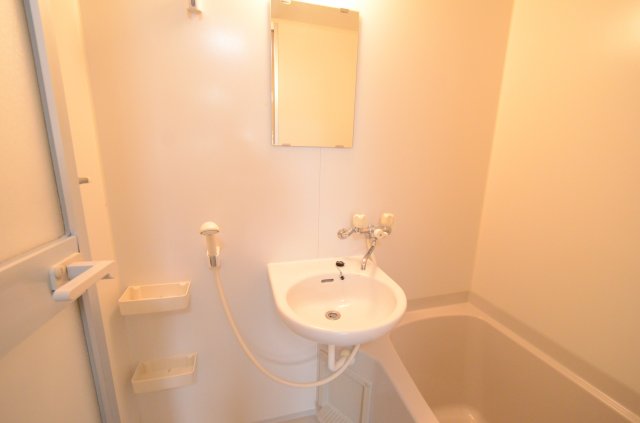 洗面設備　浴室内に洗面台があります♪