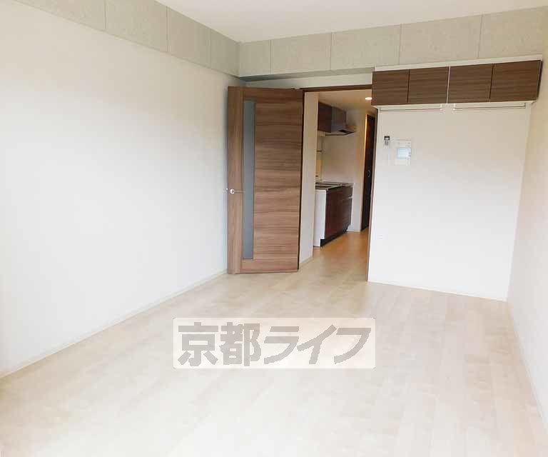 居室・リビング　清潔感溢れる色合いです。