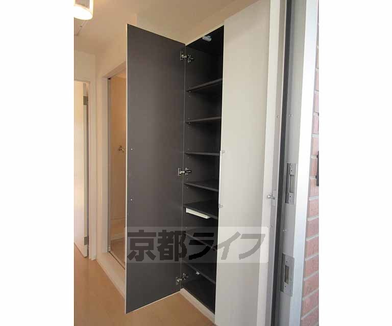 玄関　うれしい下駄箱付きです