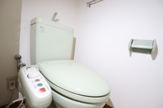 トイレ　※別室の参考写真の為、現況優先です。