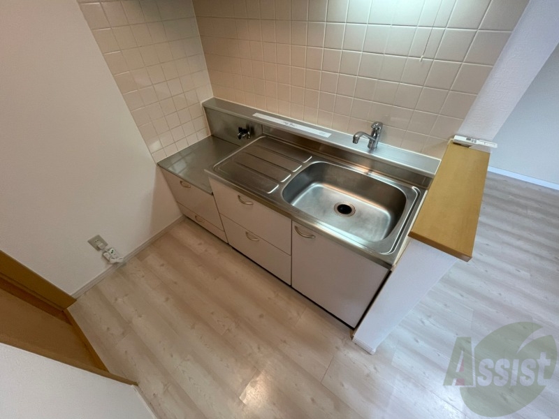 キッチン　シンプルなキッチンです。ガスコンロも設置できる仕様です。