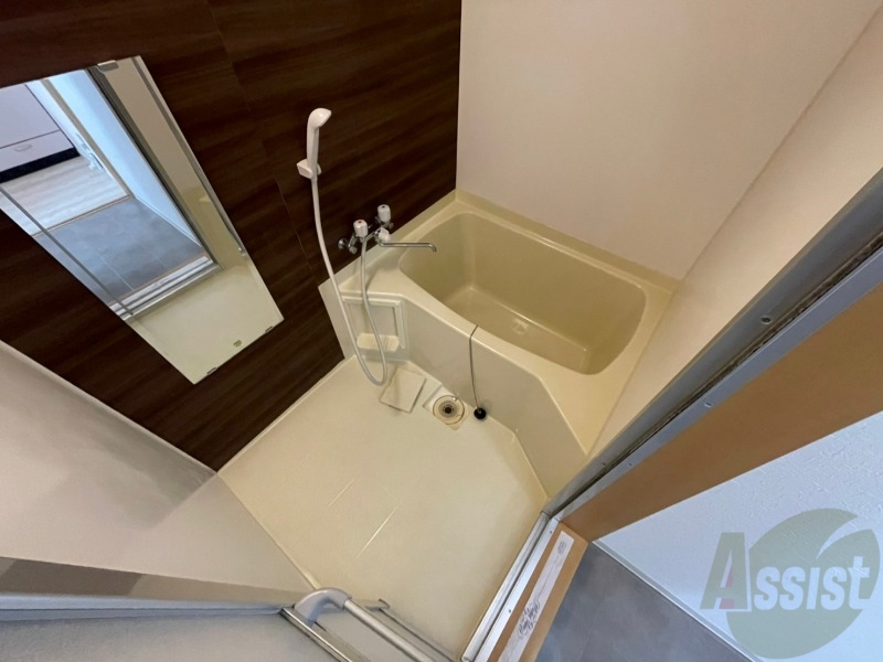 バス・シャワールーム　こちらはお風呂。一日の疲れをここで癒してください。