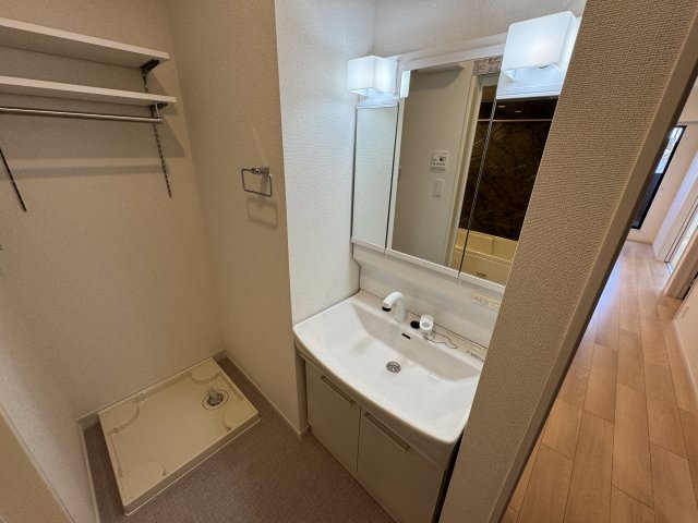 洗面設備　洗面洗髪化粧台（同型）