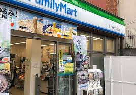 コンビニ　ファミリーマート 十三本町二丁目北店（コンビニ）まで448m