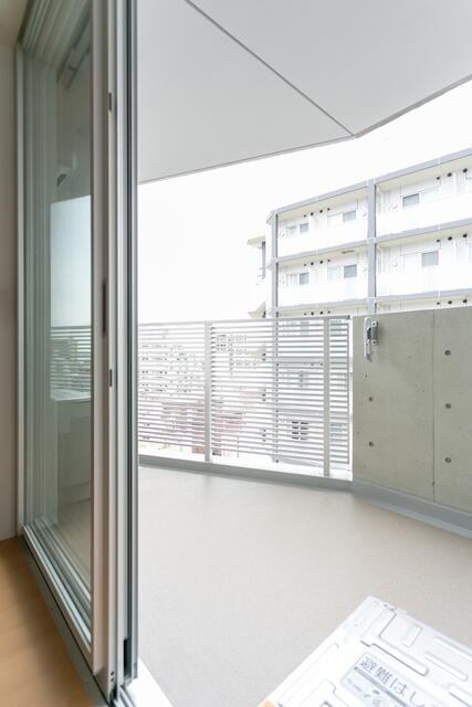 バルコニー　広いバルコニー