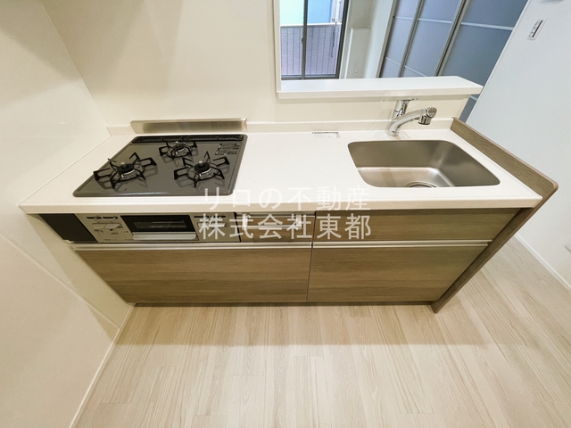 キッチン　お料理好きにはオススメのグリル付３口システムキッチン設置済♪