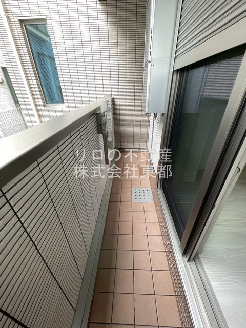 バルコニー　バルコニーがあるので洗濯物を太陽の下で干すことができます♪