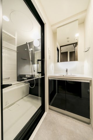 洗面設備　※写真は同タイプ住戸です。