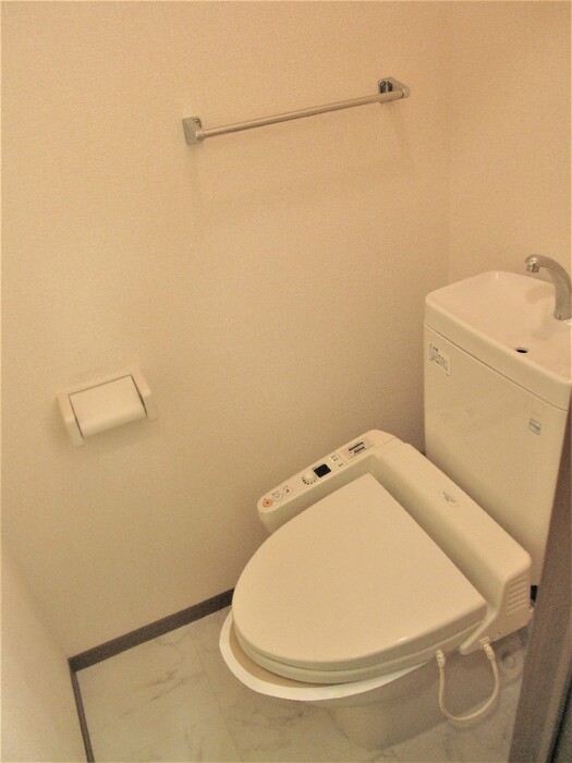 トイレ　温水洗浄暖房便座