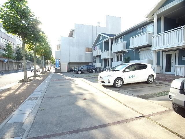 駐車場　駐車場