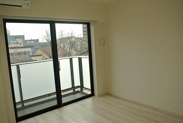 居室・リビング　6.3帖のフローリングのお部屋です