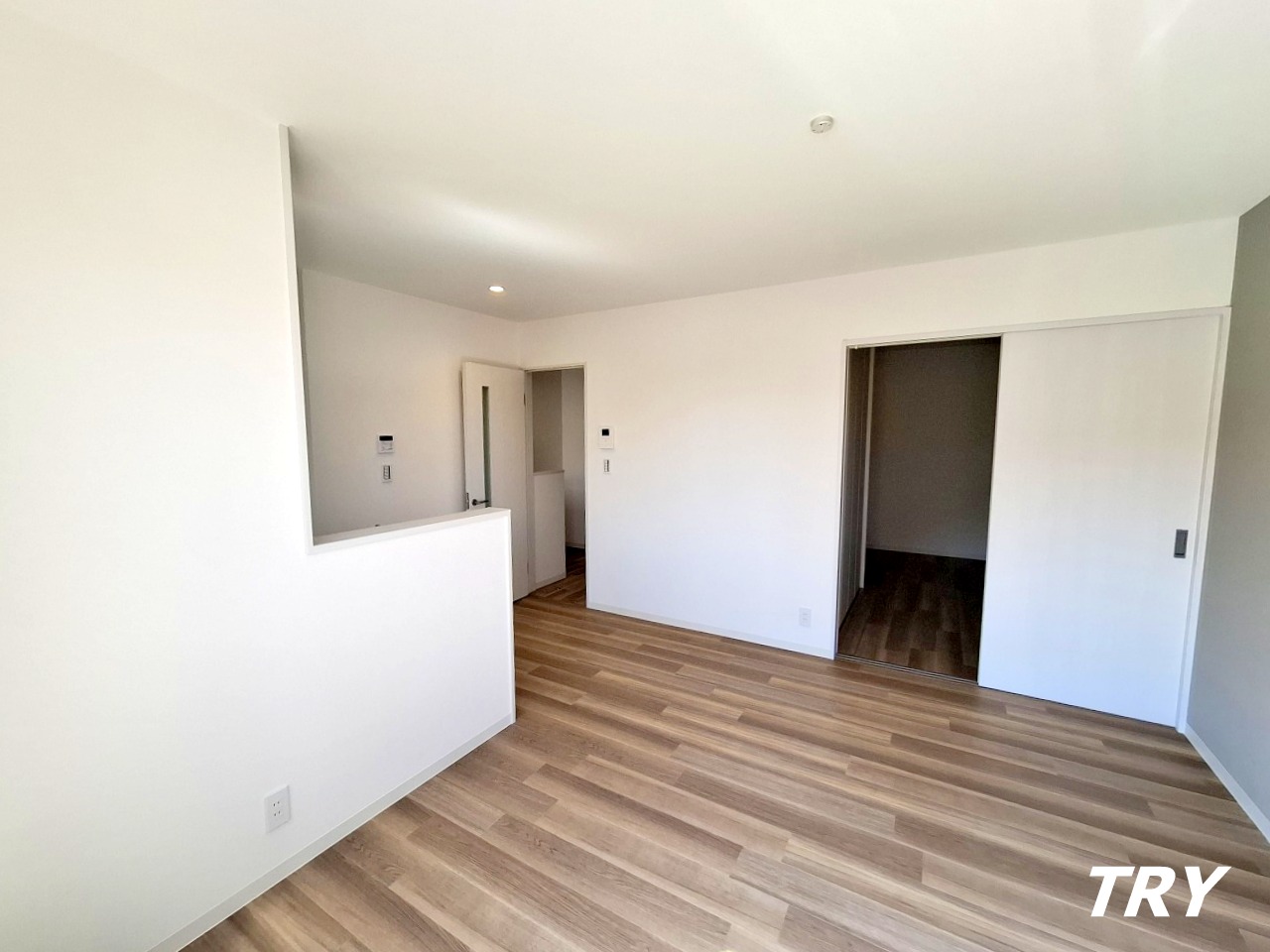 居室・リビング　カウンターキッチンのリビング