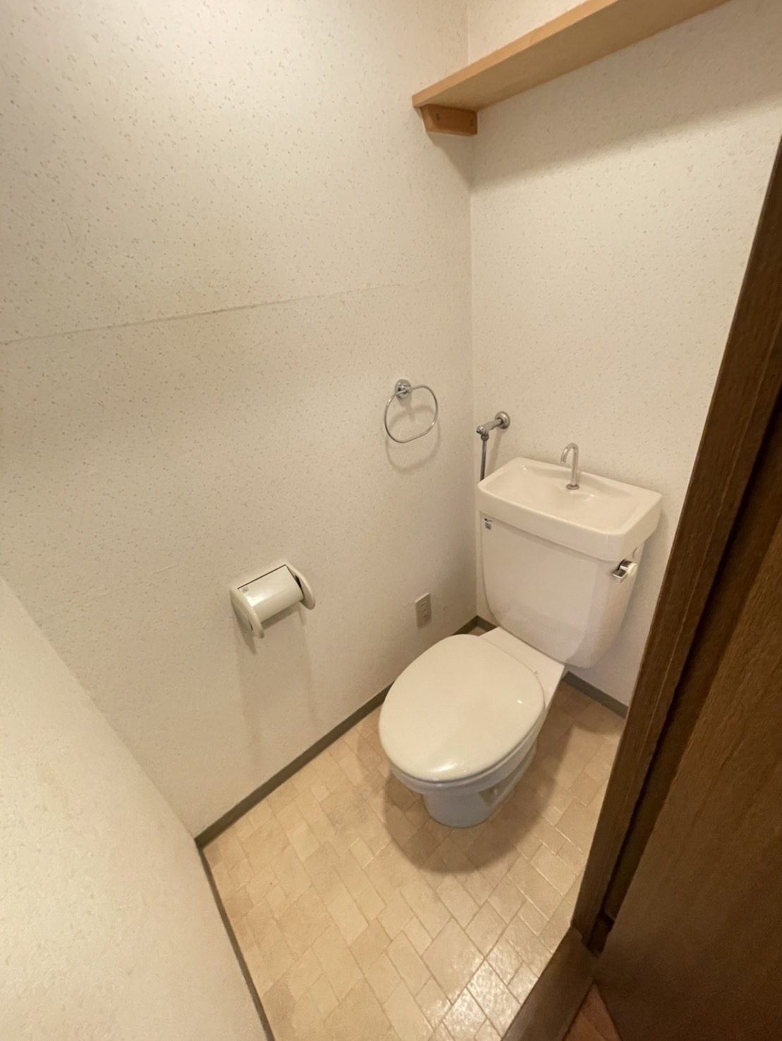 トイレ　他号室のお写真です。参考にご覧ください。