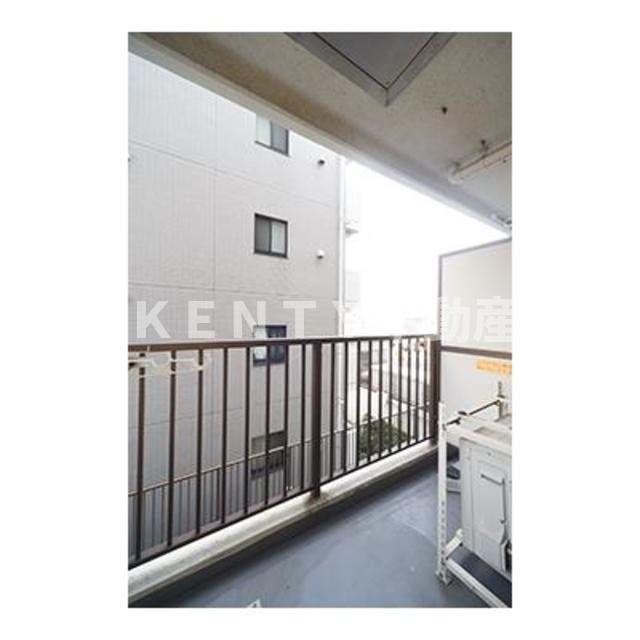 バルコニー　暖かな日差しのふりそそぐバルコニー