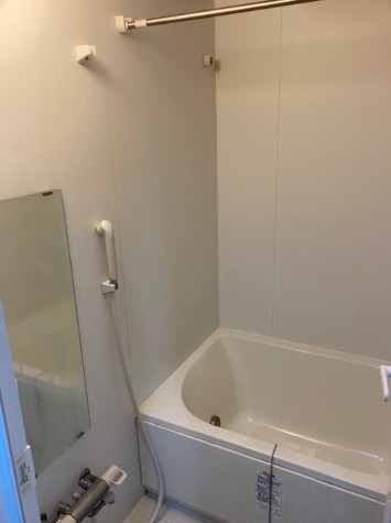 バス・シャワールーム　他タイプ、クリーニング前のお写真です