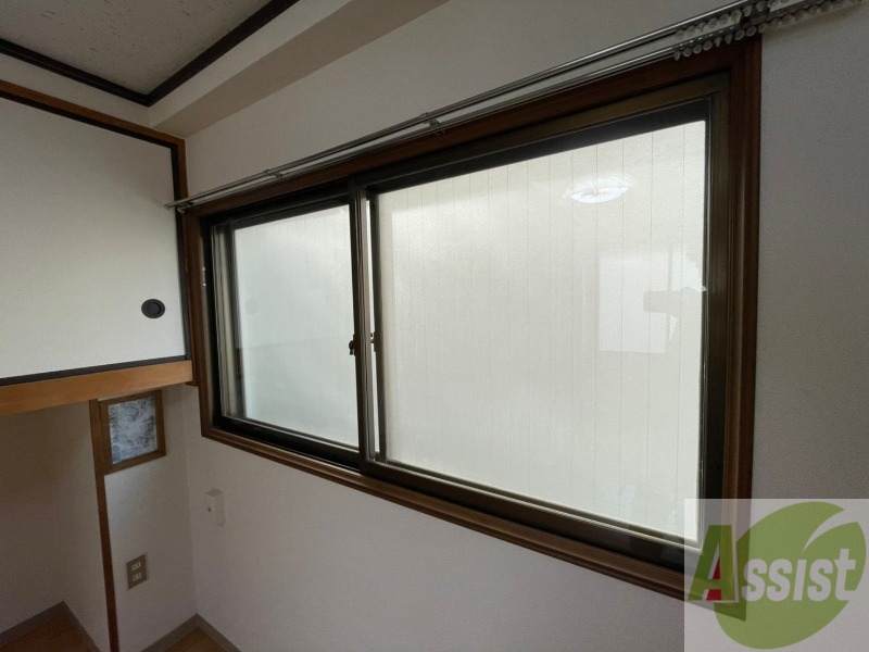 バルコニー　窓が沢山あると日がたっぷり入って気持ち良いですよね！