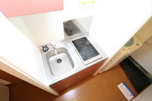 キッチン　お掃除らくらくの２口ラジエントヒーターを採用