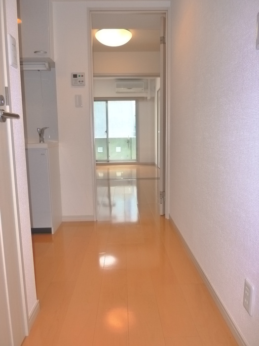 玄関　※別部屋の参考写真です。