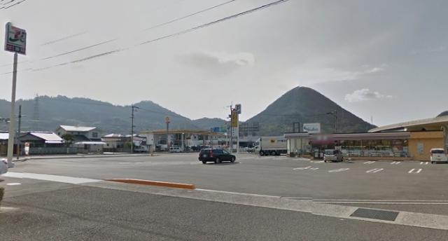 コンビニ　セブンイレブン高松中間町店（コンビニ）まで917m