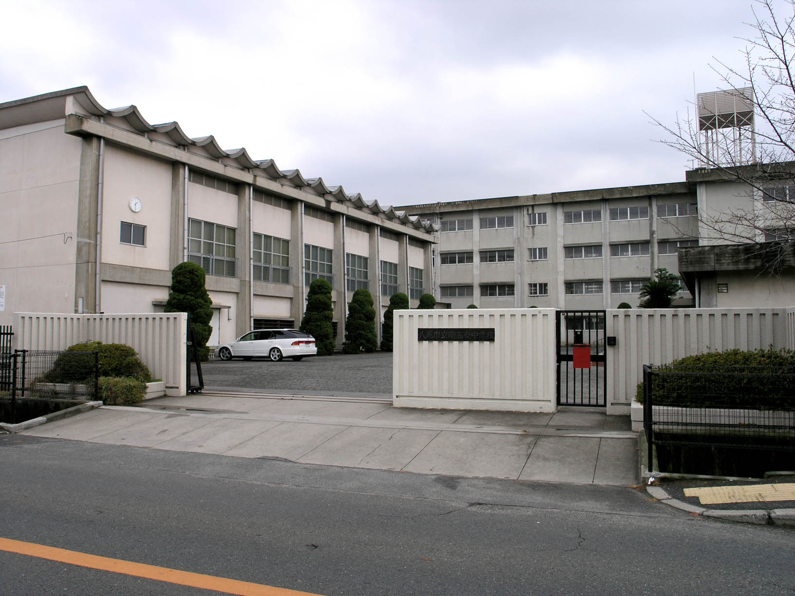 中学校　南高安中学校（中学校）まで856m