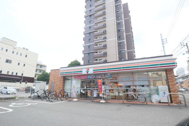 コンビニ　セブンイレブン高知本町2丁目店（コンビニ）まで237m