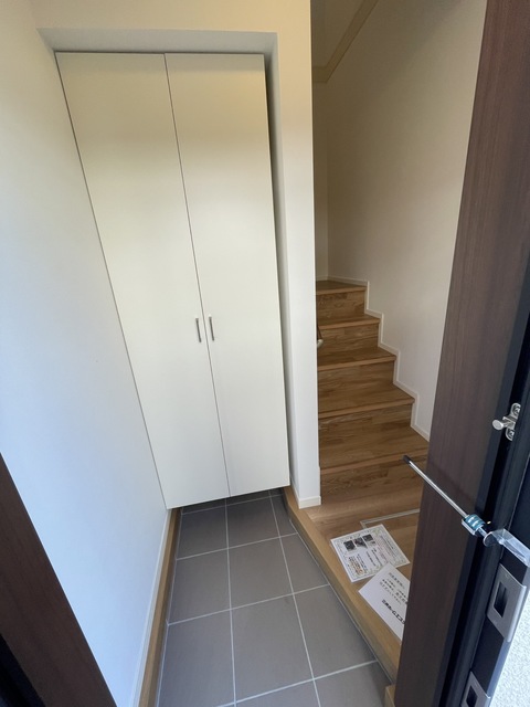 玄関　別部屋参考写真です