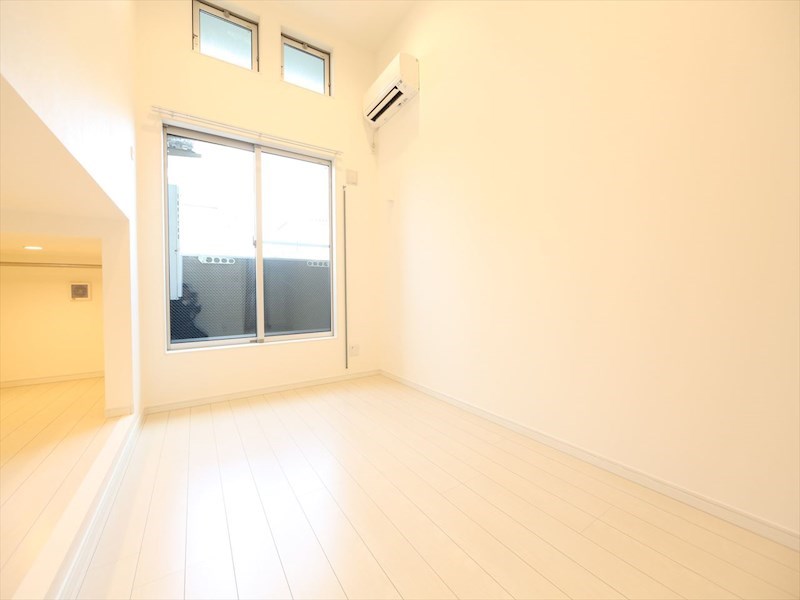 バルコニー　洋室6帖　アンダーロフト4.9帖（収納にも寝室にも使えます）