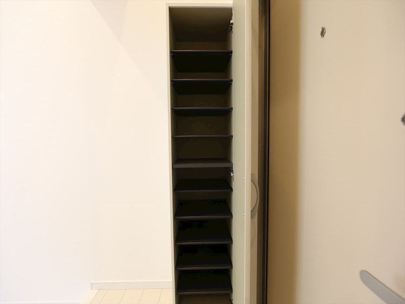 玄関　玄関　シューズボックス付（収納充実してます）