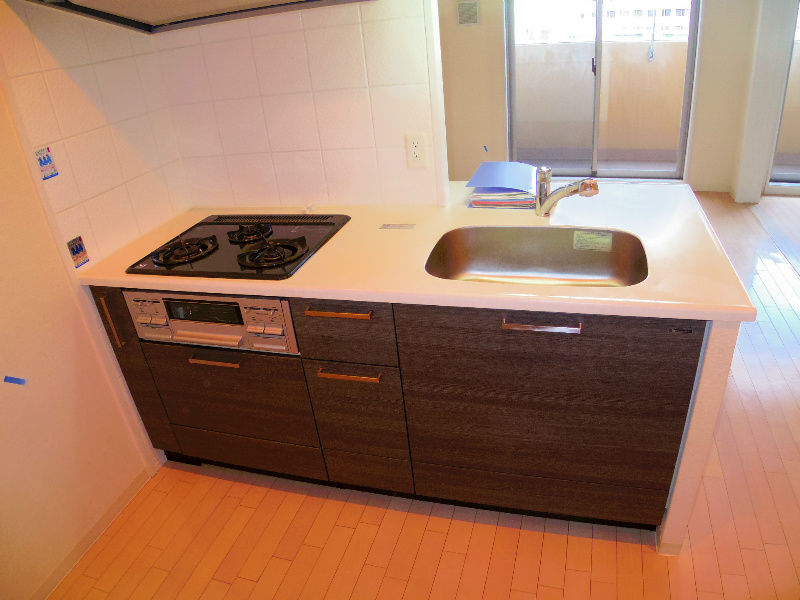 キッチン　幅のあるカウンターキッチン