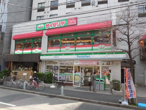 コンビニ　ファミリーマート両国駅西口店（コンビニ）まで170m